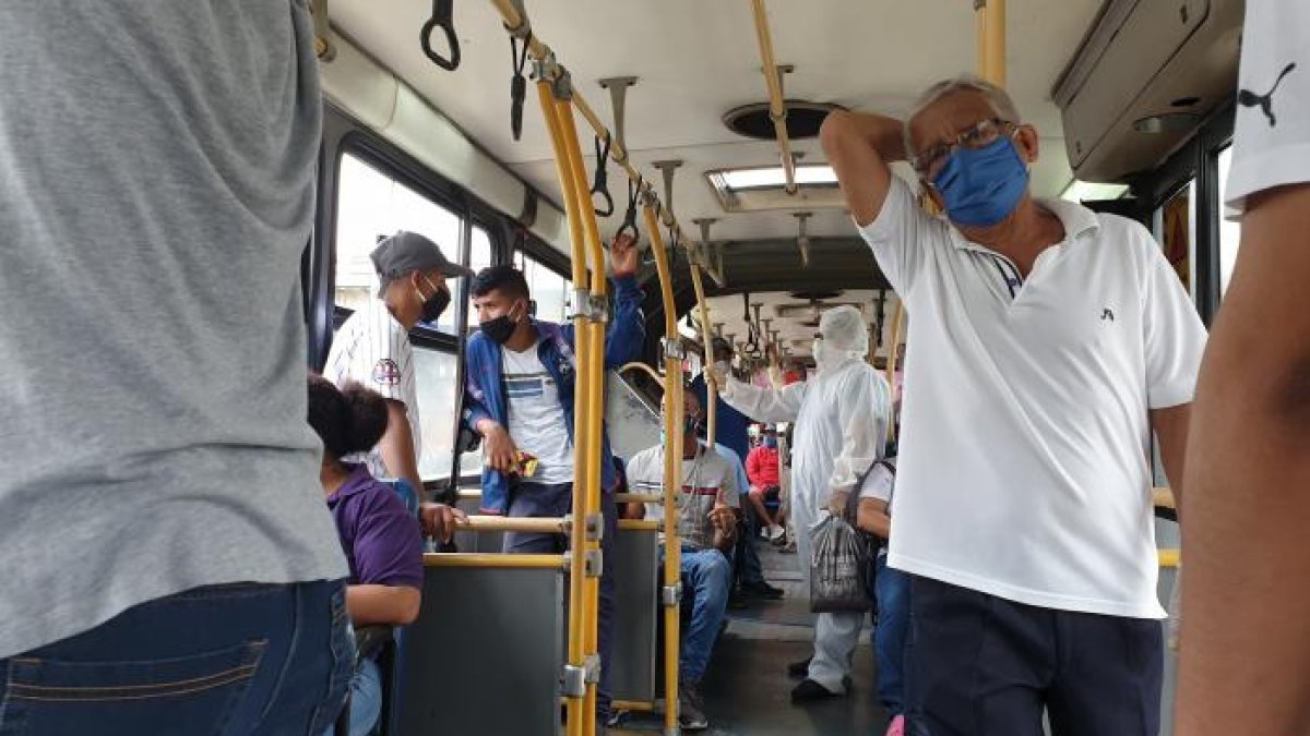 La inmunidad de grupo ayudaría a volver a la normalidad. Alcanzarla es todavía incierto.