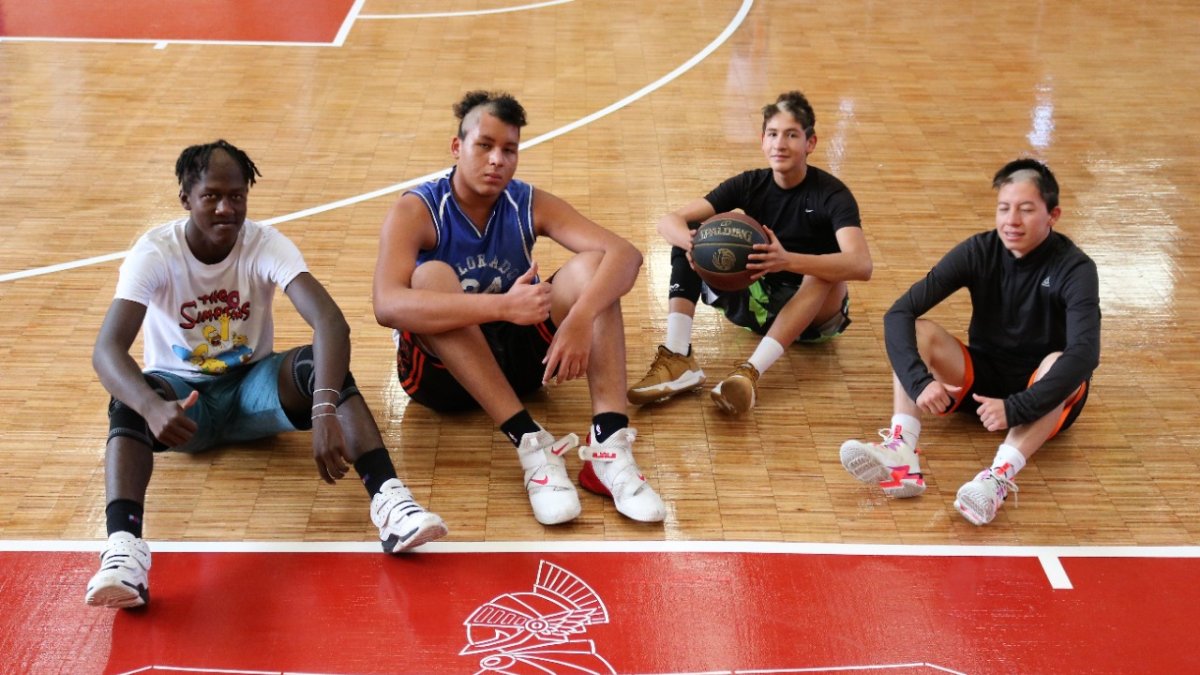 Tyler Quinteros (i), Carlos Hurtado, Matías Calvopiña y Fabián Pantoja forman parte de Caballeros del Norte ATE.