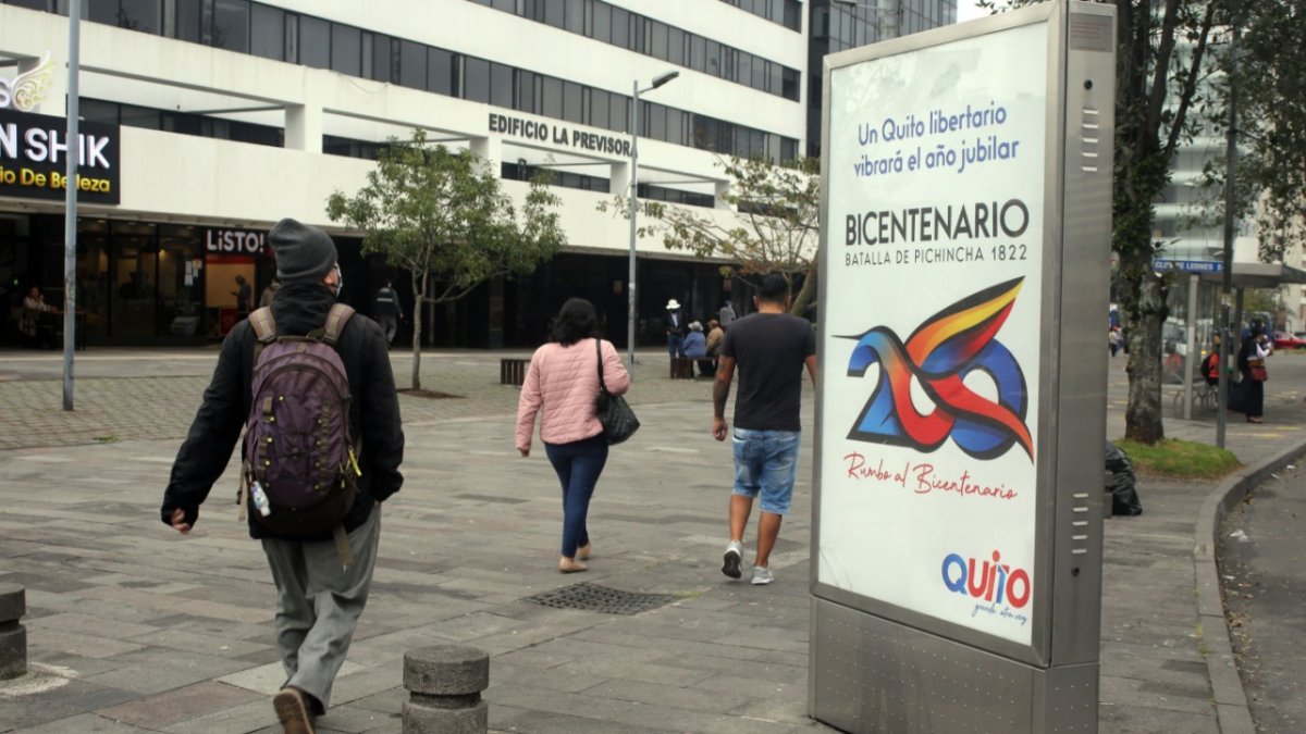 El Municipio ha colocado vallas y anuncios en las calles de Quito para promocionar el Bicentenario.