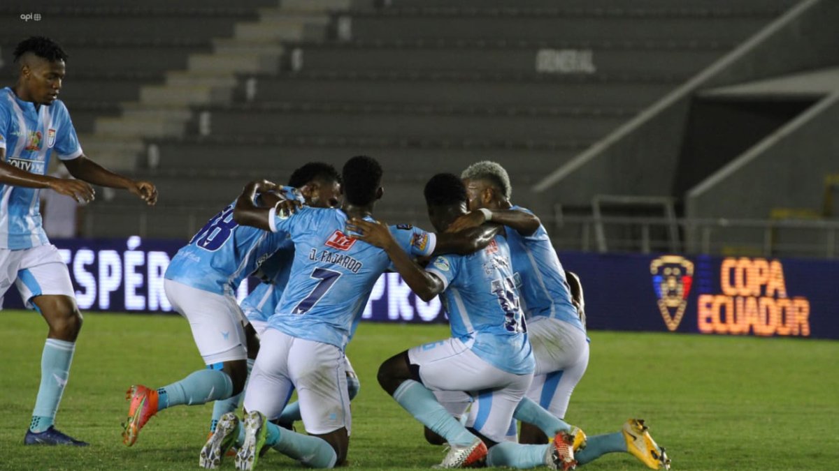 9 de Octubre derrotó a Emelec por 2-0 en el estadio Christian Benítez.