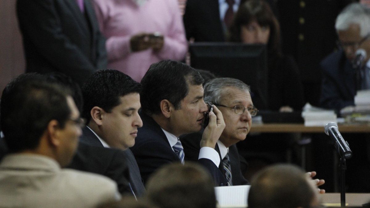 Casación. En 2012, Rafael Correa pasó la audiencia pegado a su teléfono y a su tableta electrónica