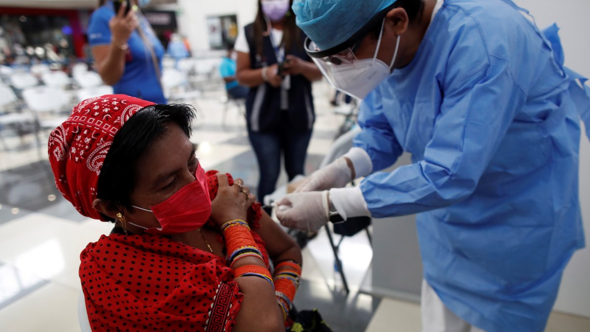 En Panamá, un país de 4,28 millones de habitantes, se han administrado más 1,4 millones de dosis de vacunas EFE/Bienvenido Velasco/Archivo