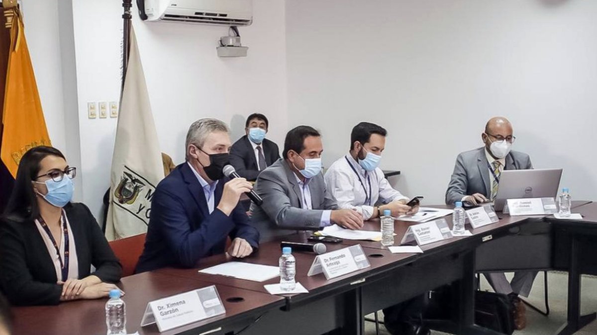 Encuentro. En el Ministerio de Obras Públicas y Transporte se reunieron los transportistas con representantes del Gobierno.