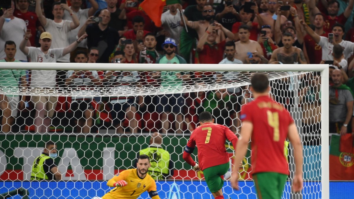 Cristiano Ronaldo lleva cinco goles en la presente Eurocopa, tres de ellos fueron de penal