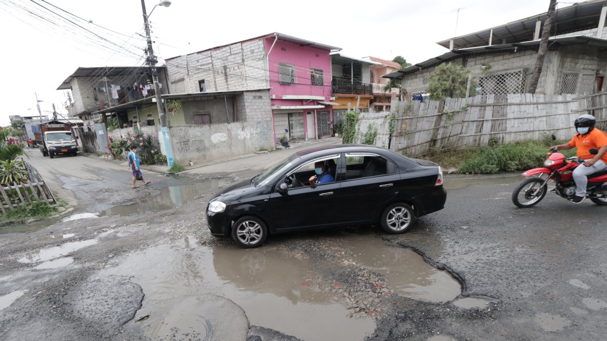 Los moradores de la Florida Norte encienden la alerta por los huecos en las calles que representan un peligro para peatones y vehículos.