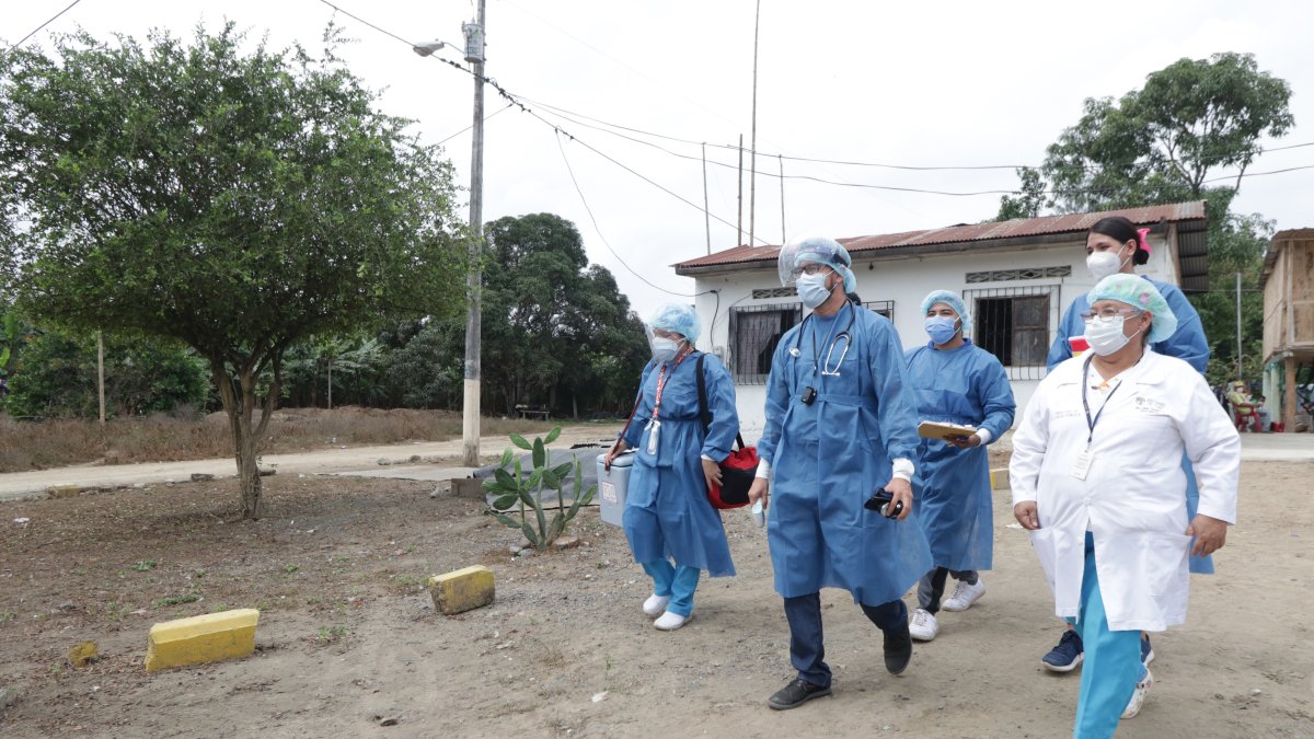 Las brigadas móviles de vacunación son la principal estrategia del Gobierno para llegar a sectores de difícil acceso