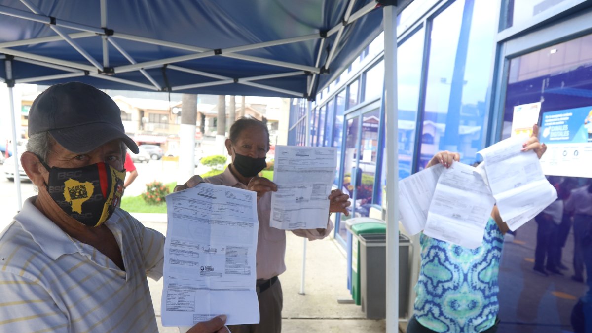 Pedidos. Usuarios exigen explicaciones y soluciones por los valores adicionales en el cobro por el servicio de luz.