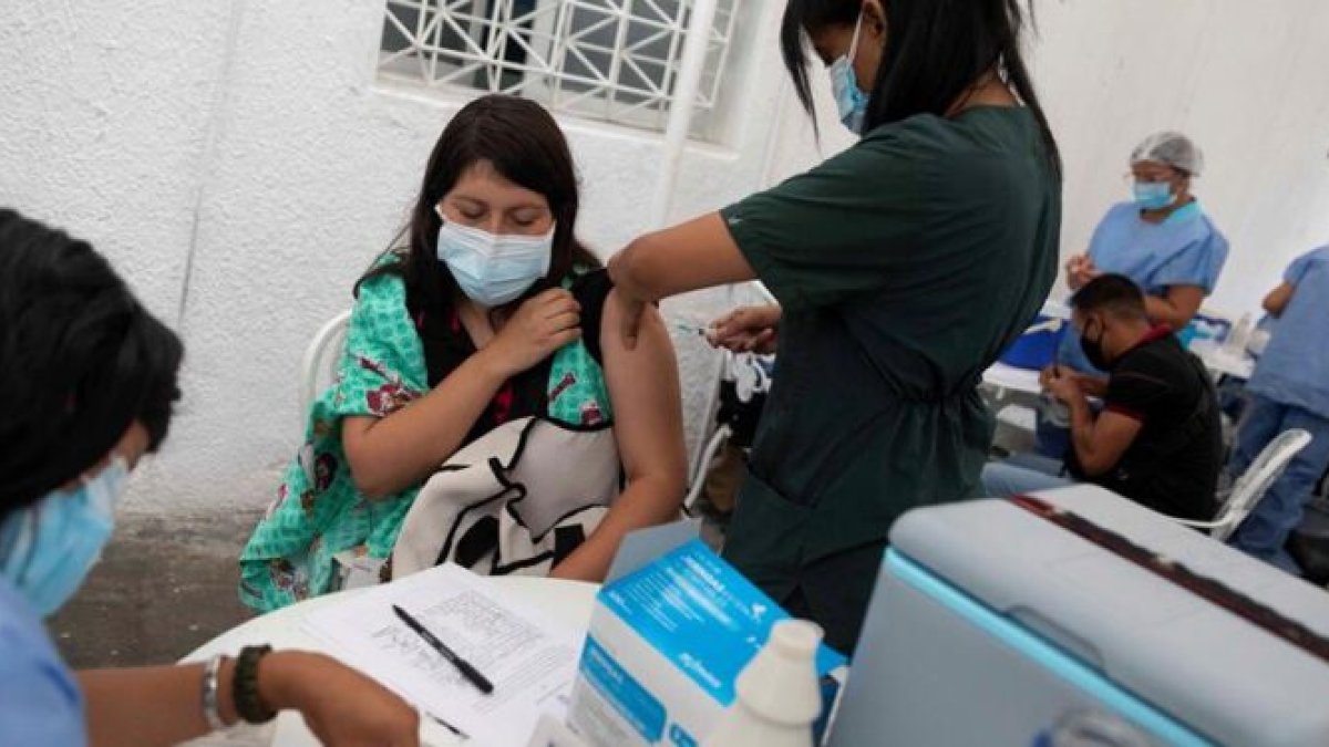 La inmunización contra la influenza es vital en estos tiempos.