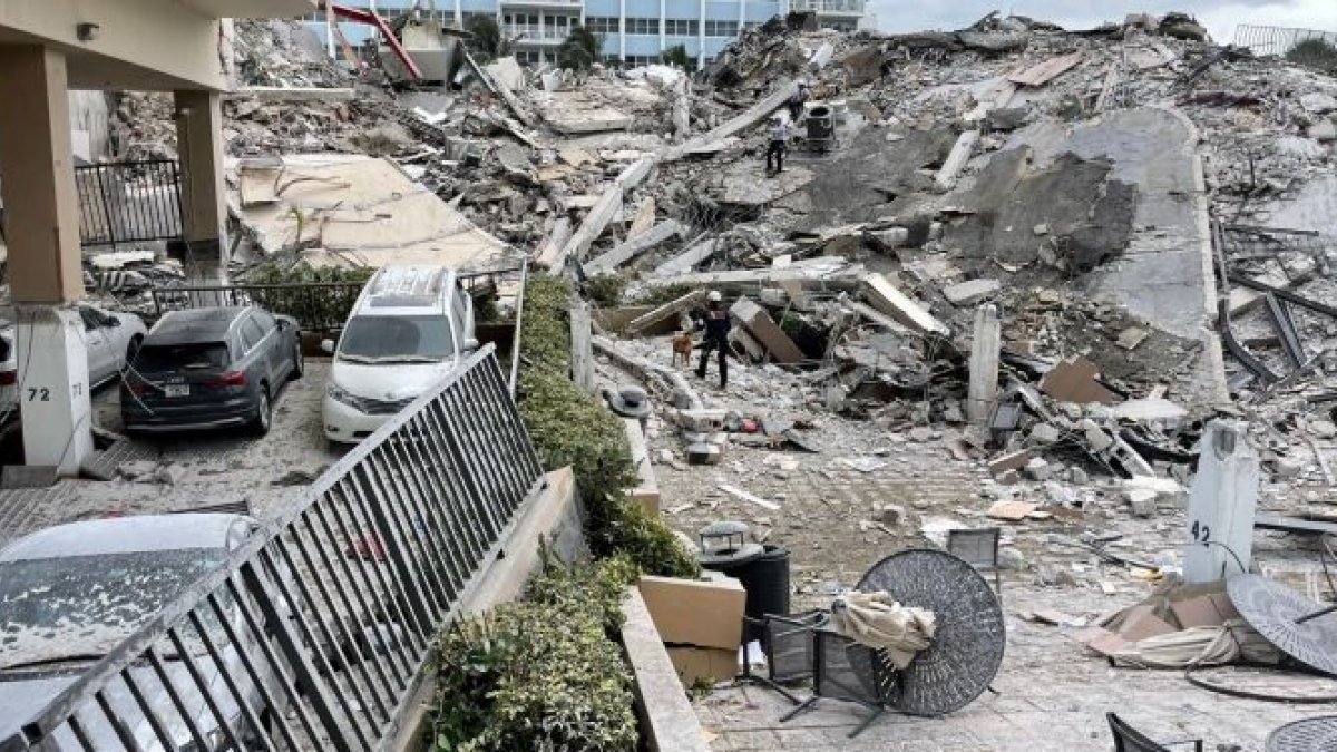 Secuelas del derrumbe del edificio Champlain Towers, en Miami, EE. UU.