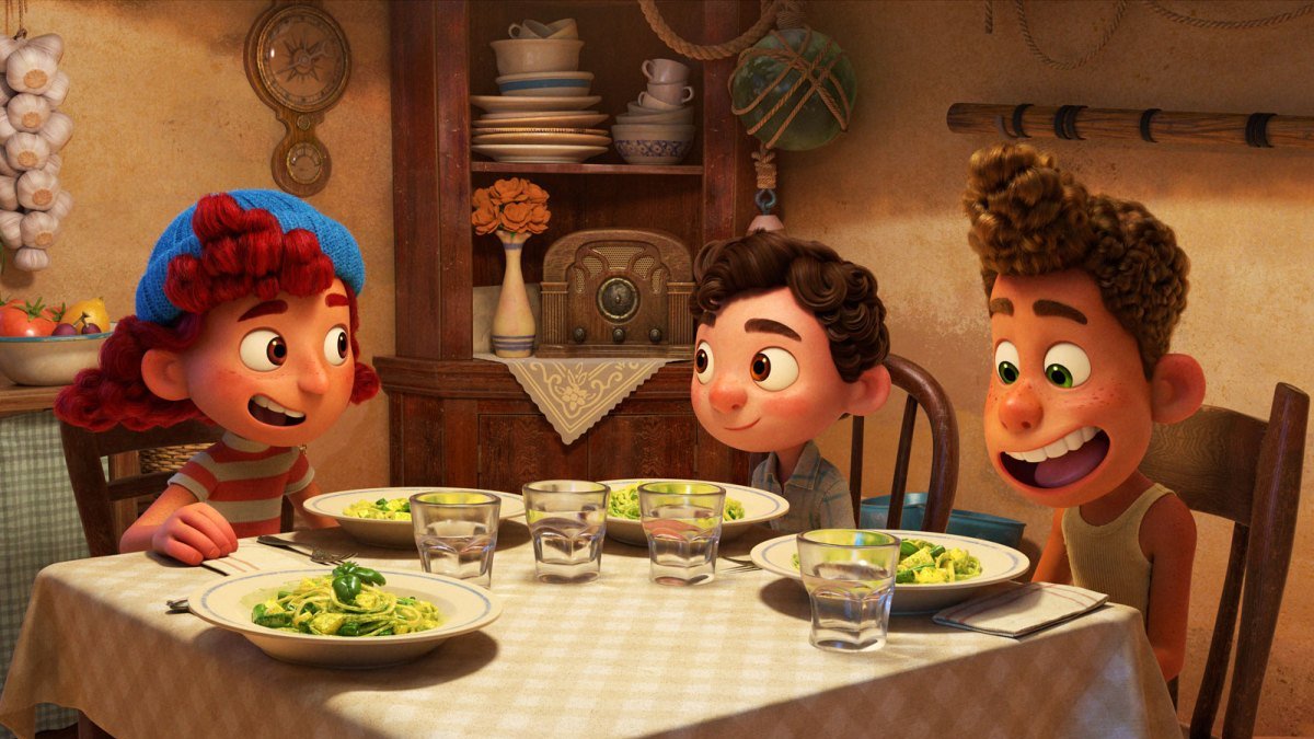 Luca encuentra a Alberto y a Giulia y juntos emprenden una increíble aventura.