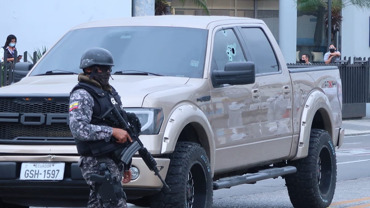 Policías llegaron al sector para iniciar las investigaciones respecto a este nuevo suceso violento en el Puerto Principal.