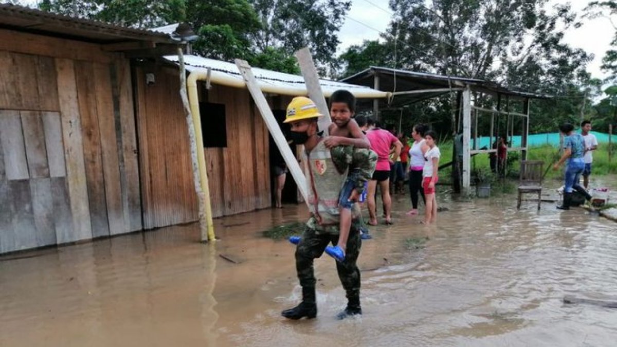 Calculan que las inundaciones, que anegaron la ciudad de Puerto El Carmen, cabecera cantonal de Putumayo, han afectado a unas 3.369 personas en la región.
