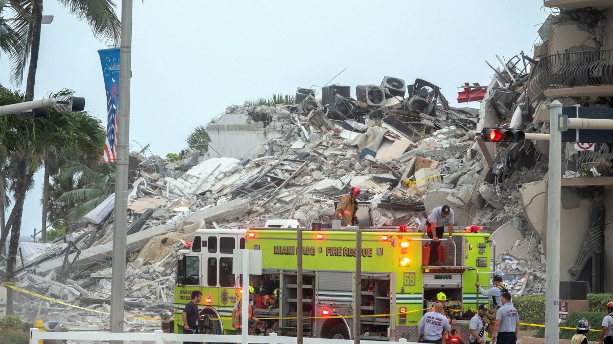 El dolor de los familiares es indescriptible en la zona del desastre. /CRISTOBAL HERRERA / EFE