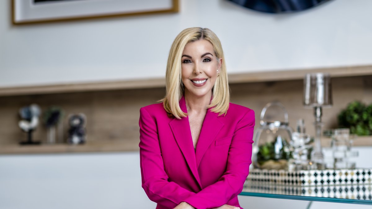 Eva Hughes es experta en negocios.