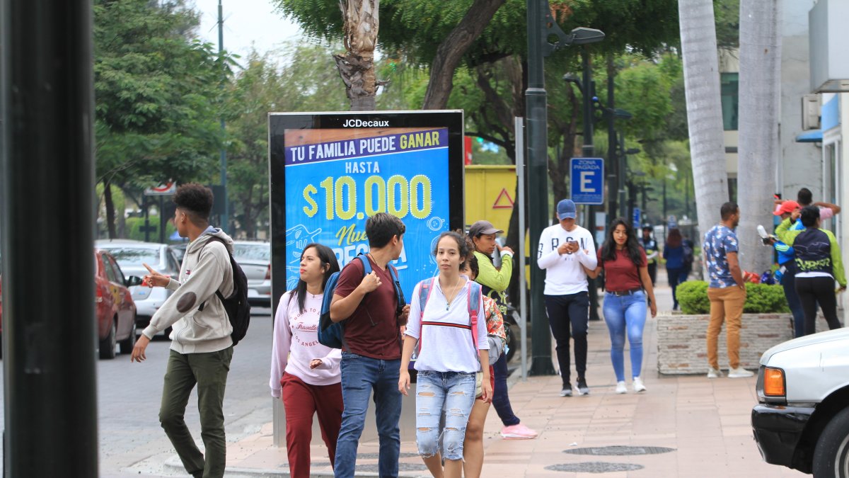 En el 2019 Diario EXPRESO publicó la queja de los ciudadanos, por las vallas publicitarias que obstaculizan la movilidad del peatón.