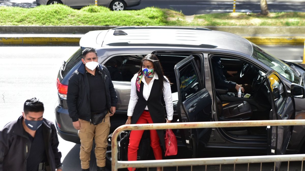 Diligencia. La fiscal Diana Salazar a su ingreso a la Corte Nacional de Justicia en el caso Las Torres.