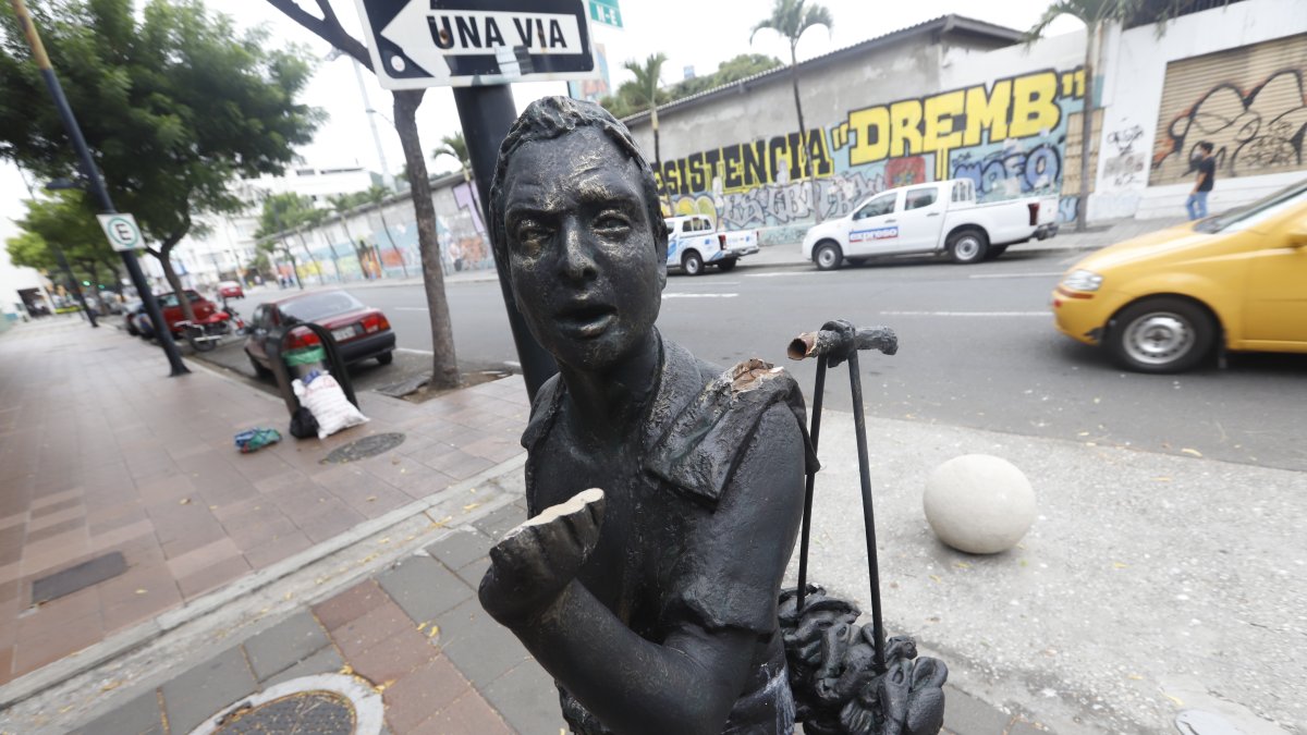 Obra. El monumento afectado está ubicado en la calle Panamá y Loja.