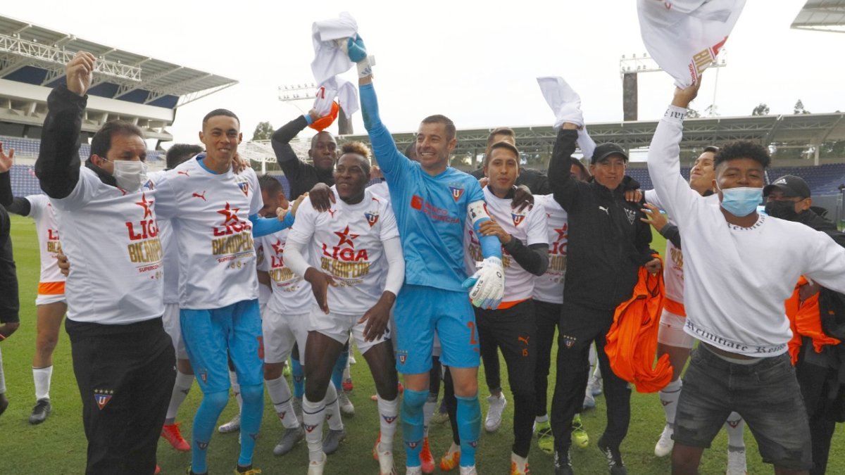 Un autogol amarillo a los 3 minutos fue suficiente para la fiesta de los Albos.