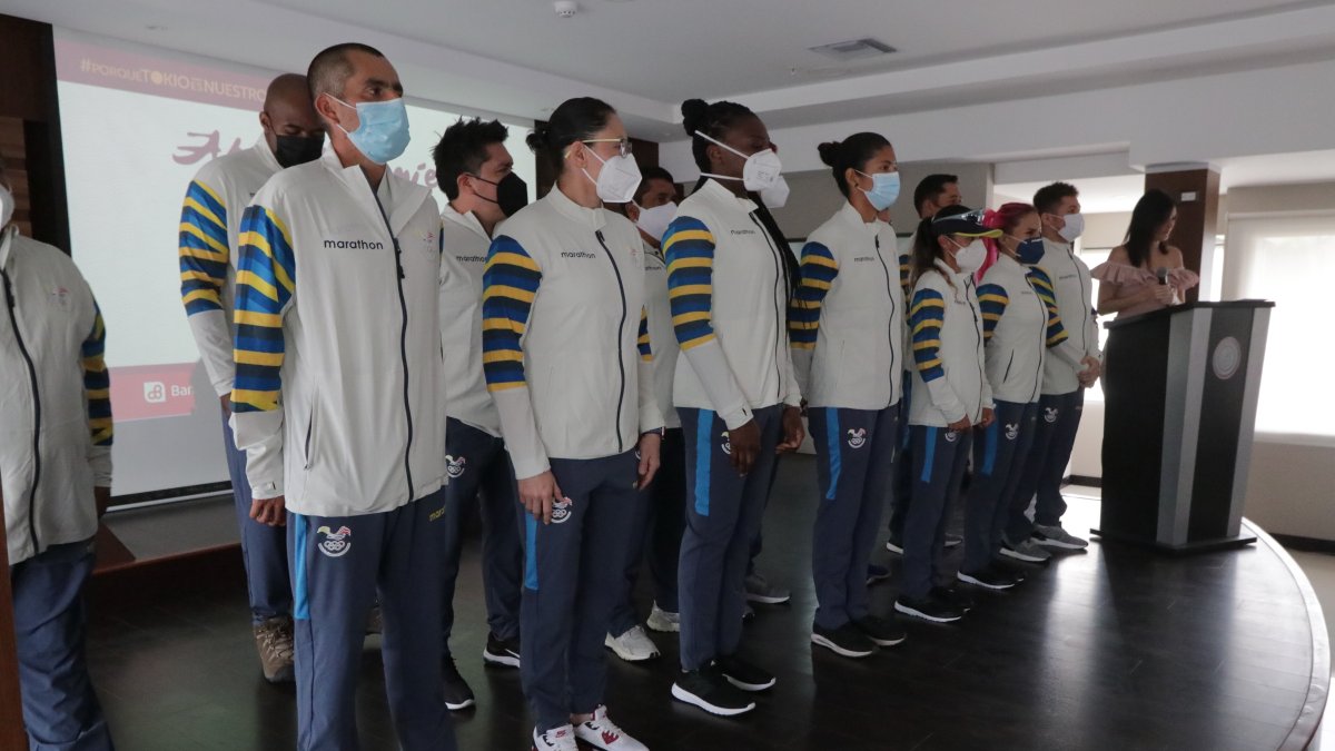 Siete de los 46 ecuatorianos clasificados a Tokio participaron en el abanderamiento. El resto de tricolores se encuentra en campamentos de entrenamiento en el exterior.