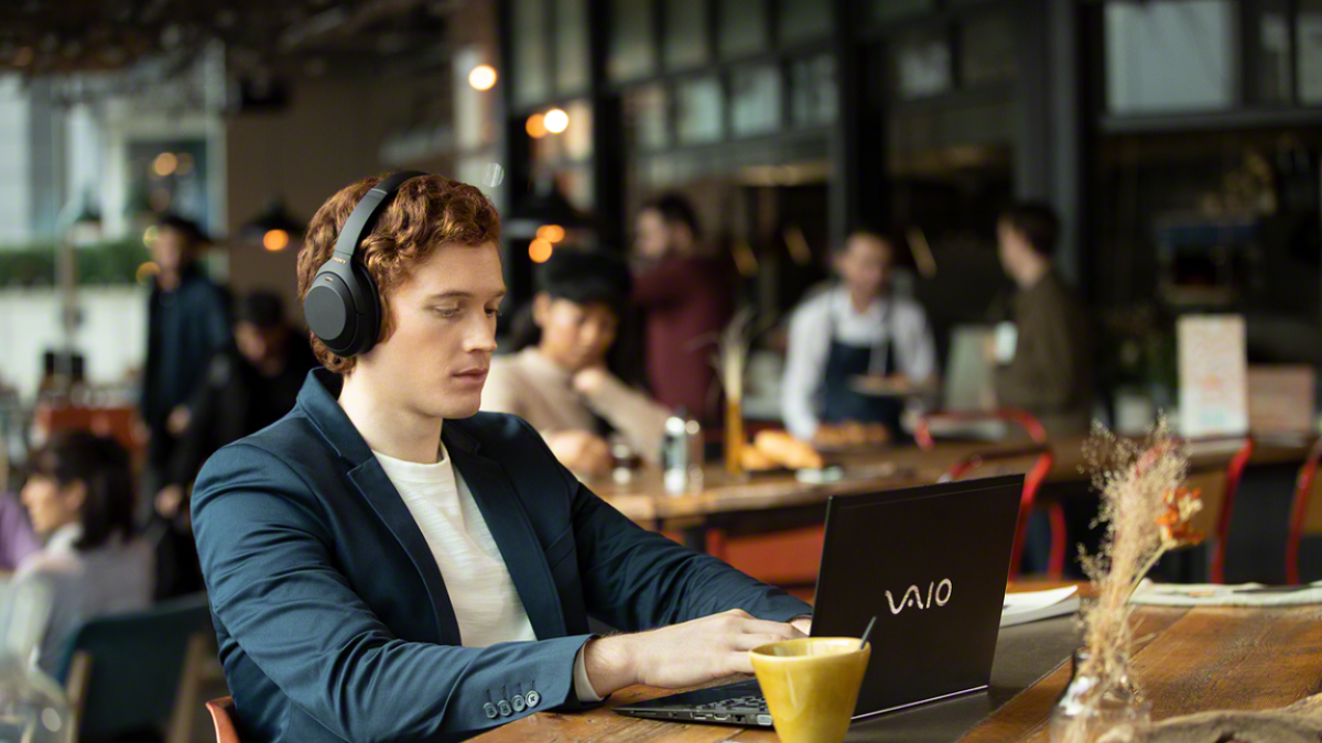 Ofrece 30 horas de reproducción con la cancelación de ruido habilitada y 38 horas con la función desactivada.