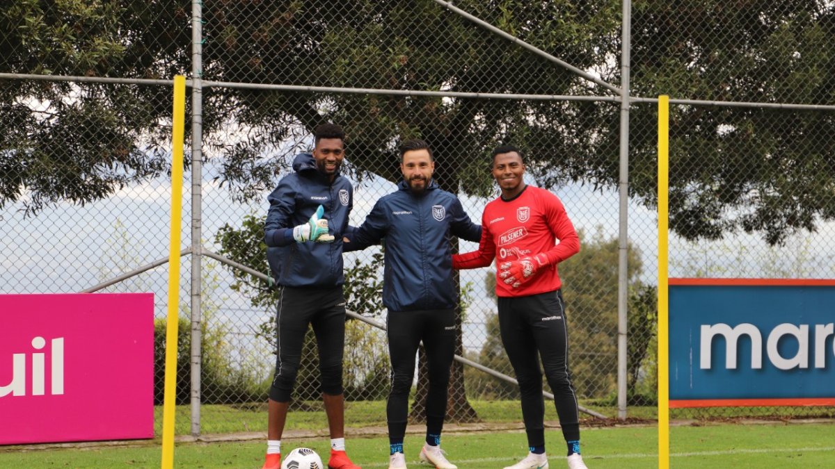 Alexander Domínguez, Hernán Galíndez y Pedro Ortiz están en plena disputa por quedarse con el arco Tricolor