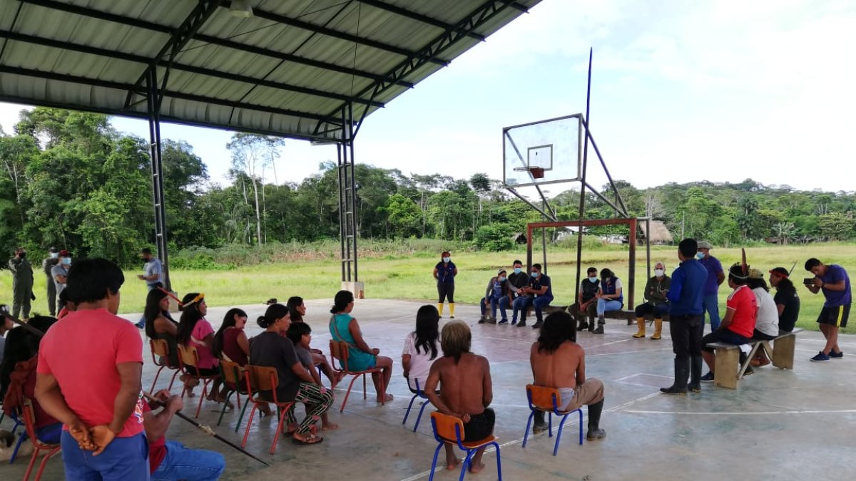 La semana pasada se reunió a los miembros de la comunidad para prepararlos para la vacunación.