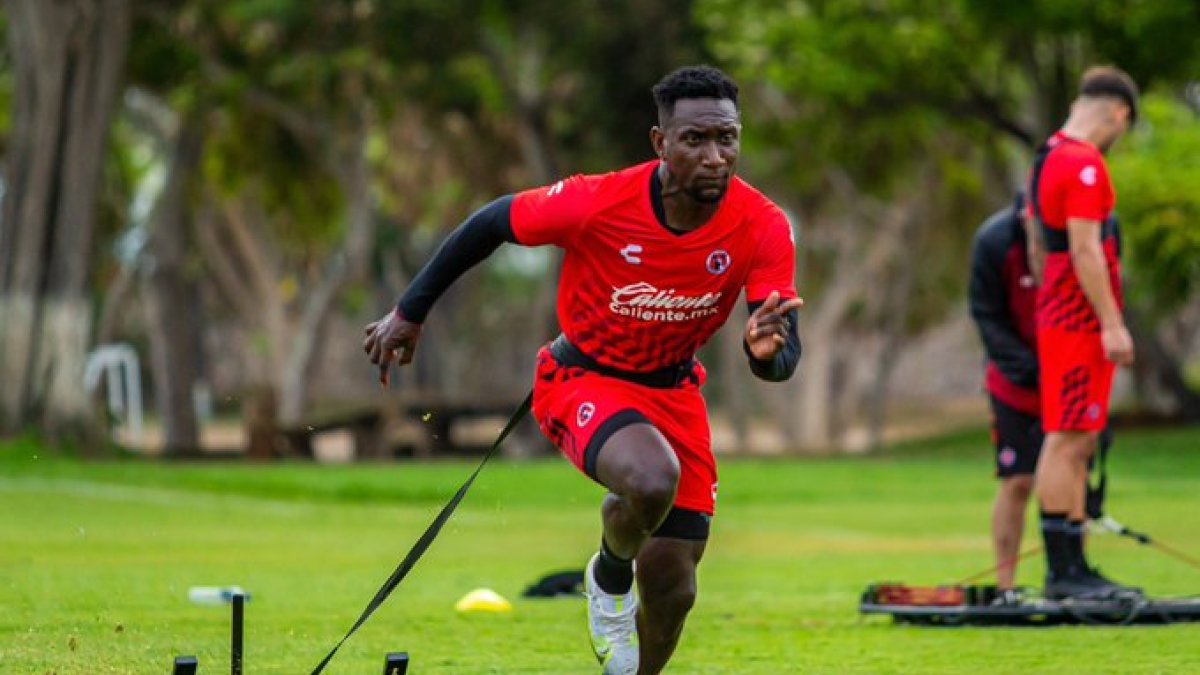 El volante ecuatoriano, Erick Castillo, ya está trabajando con su nuevo club.
