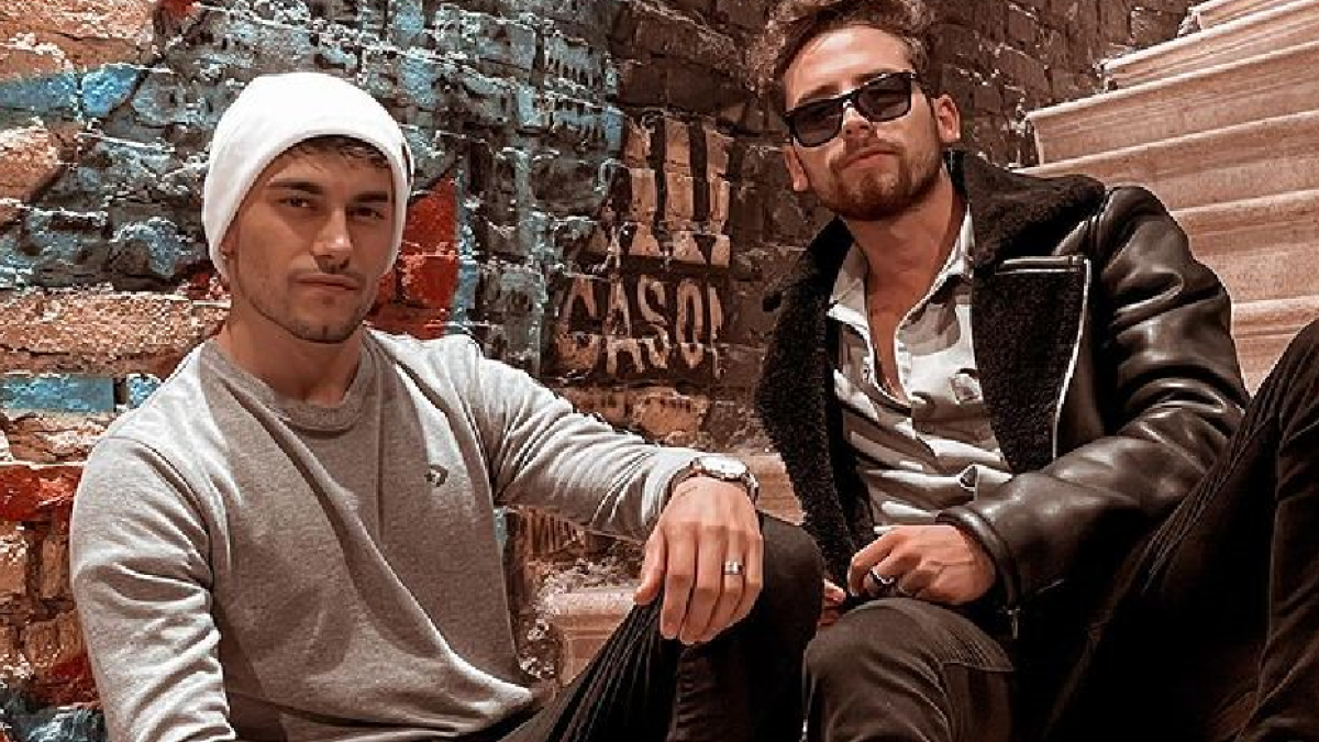 Agus y Maxi se conocen desde la niñez. Desde entonces, han construido sueños que todavía mantienen intactos.