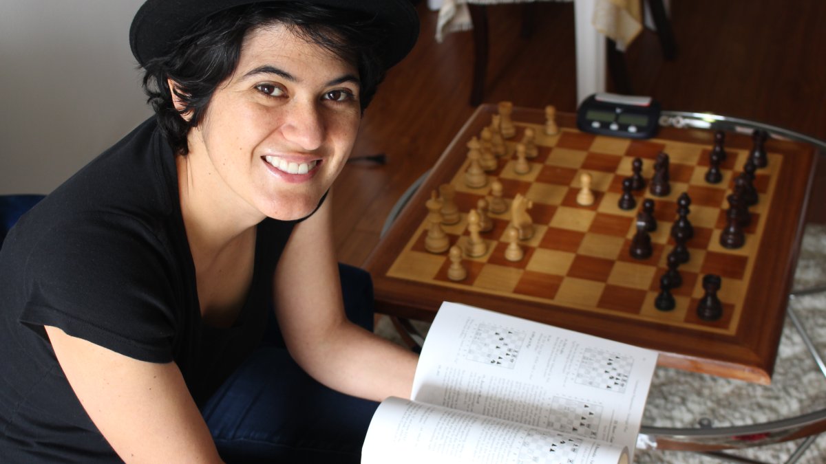 Carla Heredia vive en California.