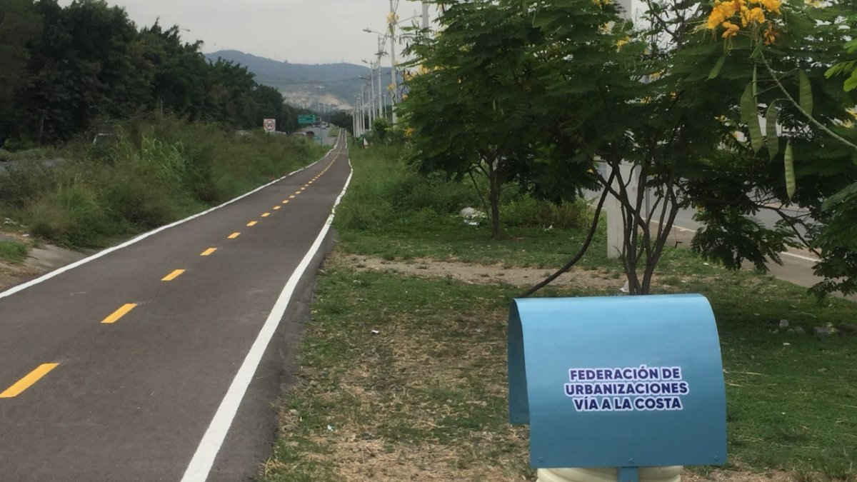 Iniciativa. Se han colocado tachos para recoger los desperdicios.