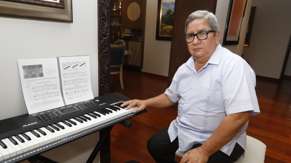 Juan José Jiménez, maestros de música de emblemáticos colegios de Guayaquil.