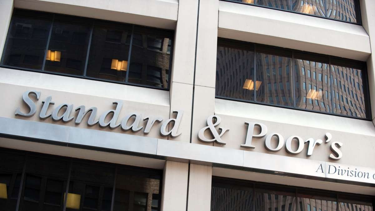 La firma mejoró la calificación soberana de Ecuador en septiembre del año pasado.