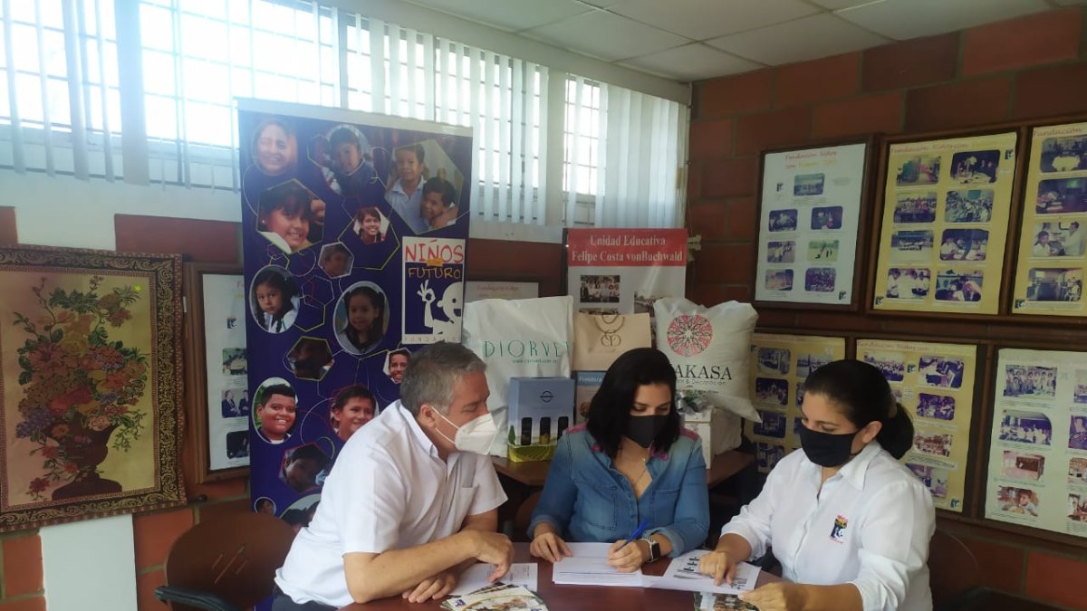 En la fundación se ultiman los detalles para la cena benéfica y la velada virtual con los artistas.