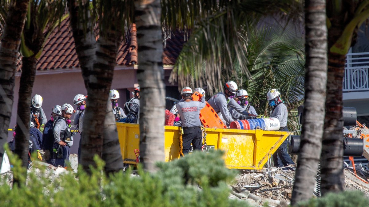 Los rescatistas continúan su trabajo una semana después del accidente.