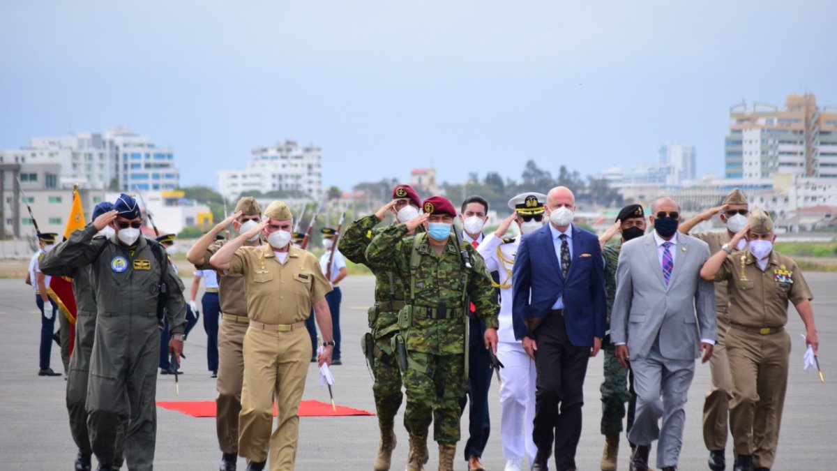 Acto. Autoridades asisten a la ceremonia de la Fuerza Aérea Ecuatoriana (FAE)