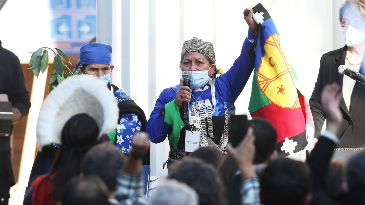 Elisa Loncón, constituyente mapuche, es electa presidenta de la Convención Constitucional hoy en la sesión inaugural de la Convención Constitucional.