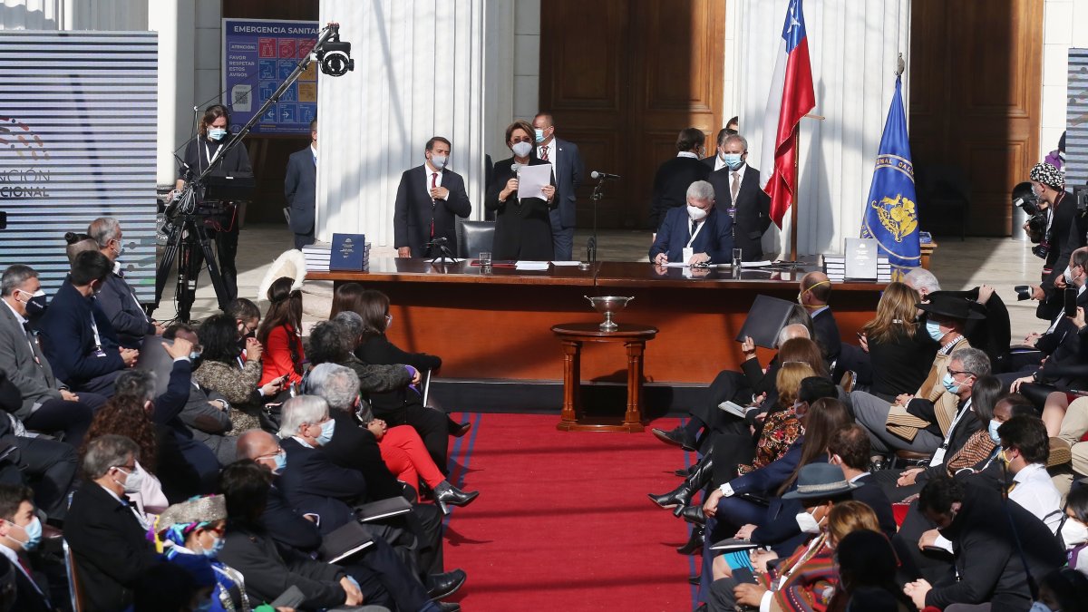 Santiago. Vista general de la sesión inaugural de la Convención Constitucional, hoy en el antiguo Congreso Nacional.