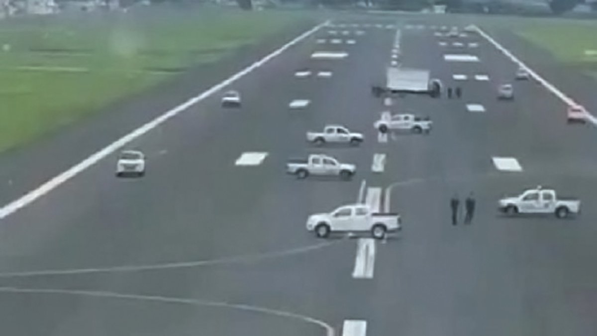 La pista fue bloqueda con vehículos de la ATM, la mañana del 18 de marzo de 2020, en plena emergencia sanitaria por la COVID-19.