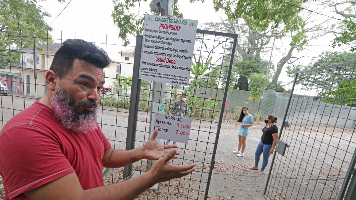 Los residentes aledaños al bosque aseguran que colocaron las barreras con el propósito de blindarse contra la delincuencia.