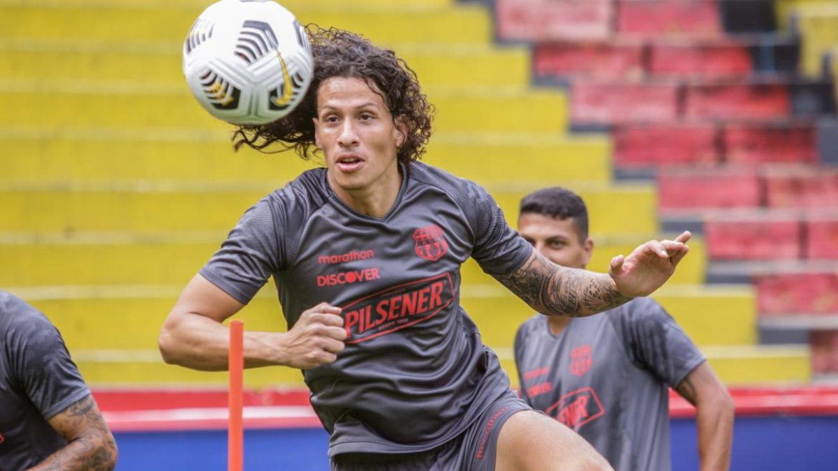 Williams Riveros, defensa de Barcelona, es uno de los puntales de la zaga canaria.