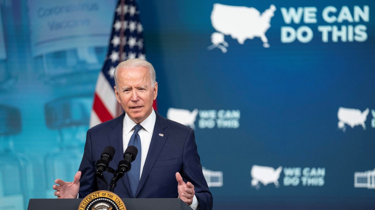 El presidente de Estados Unidos, Joe Biden, habla en conferencia de prensa en el Eisenhower Executive Office Building, en Washington (EE.UU.).