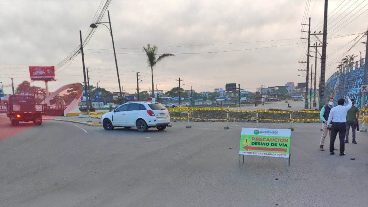 Las obras de instalación de una alcantarilla obligan al cierre de un  tramo de la Alóag-Santo Domingo