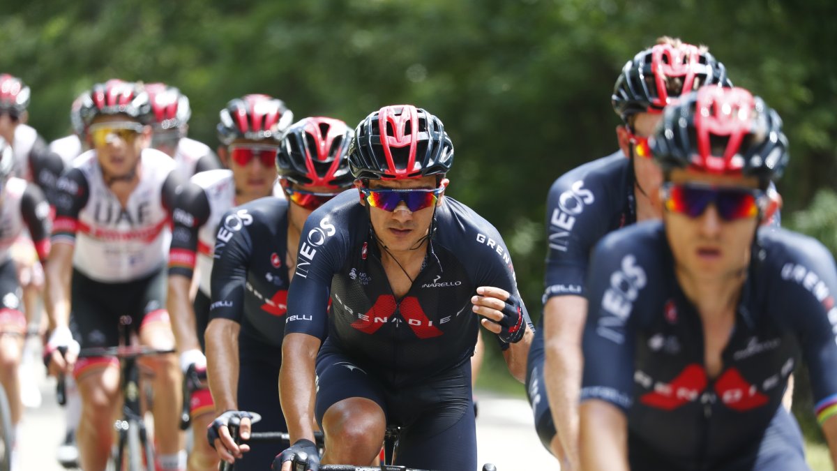Richard Carapaz no tuvo problemas en la exigente etapa 11. Es cuarto en la general, a tan solo 1 segundo del podio.