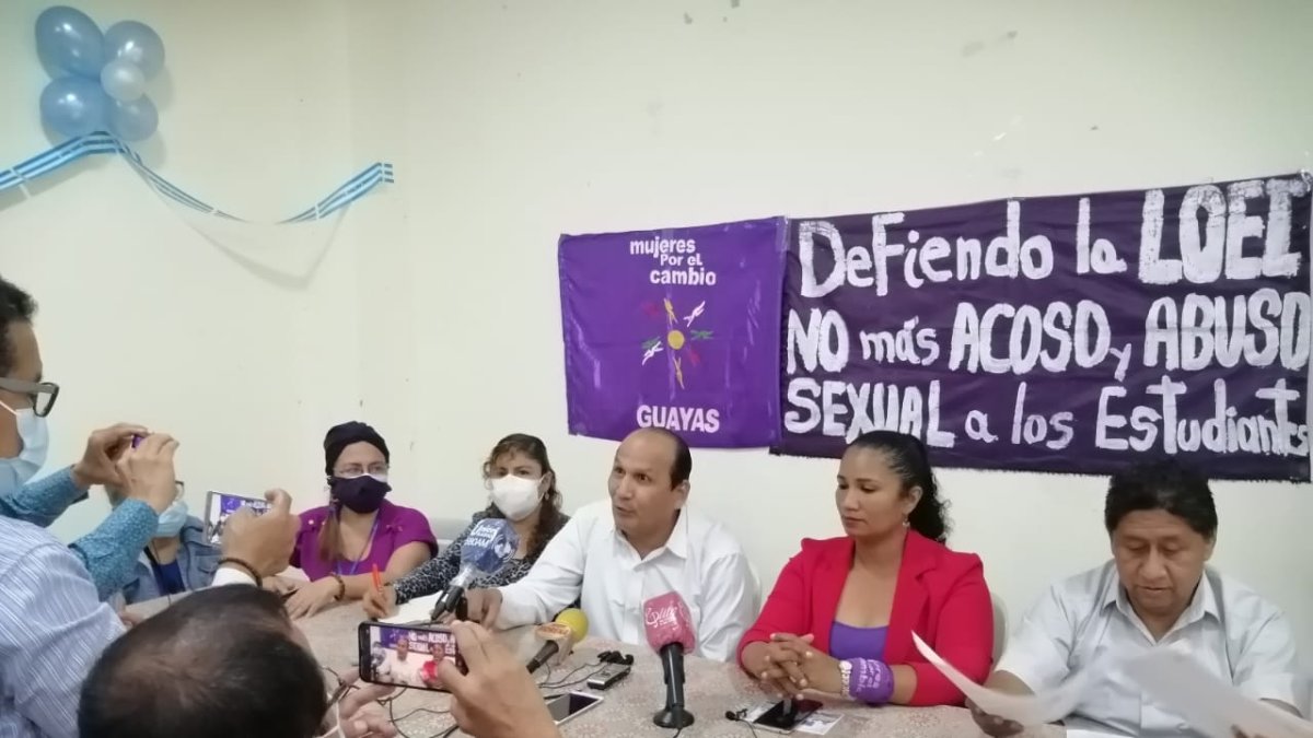 Maestros y padres de familia saldrán a las calles para defender la vigencia de la LOEI.