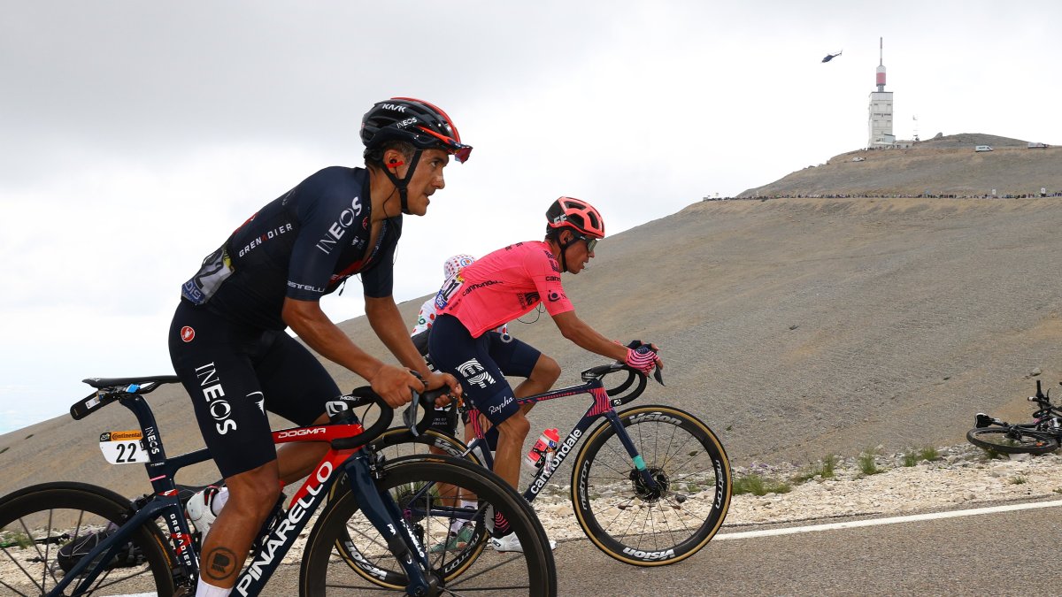 Richard Carapaz y Rigoberto Urán no tuvieron problemas en la ‘montaña calva’ y dejaron claro que son los principales rivales de Tadej Pogacar por la corona francesa.