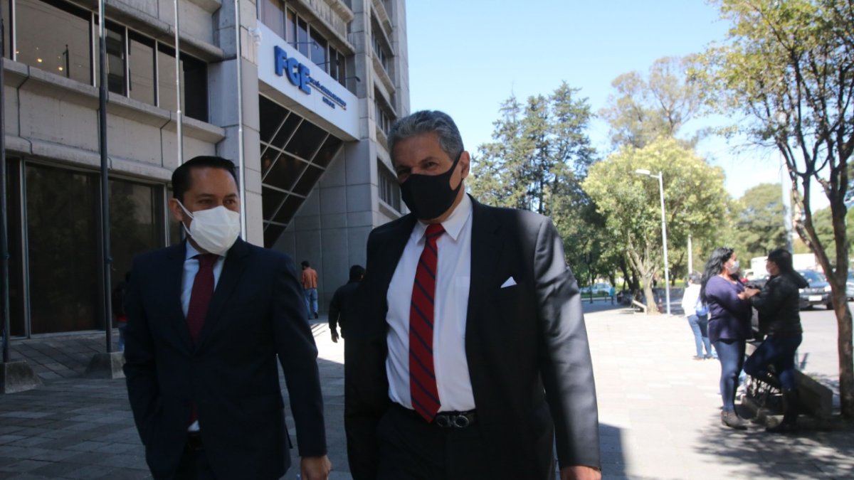 Defensa. Marcelo Ron, el defensor del excontralor subrogante Pablo Celi estuvo ayer en la Fiscalía General.