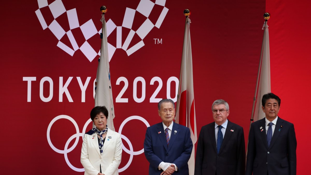 Las autoridades toman la decisión acorraladas por la pandemia.