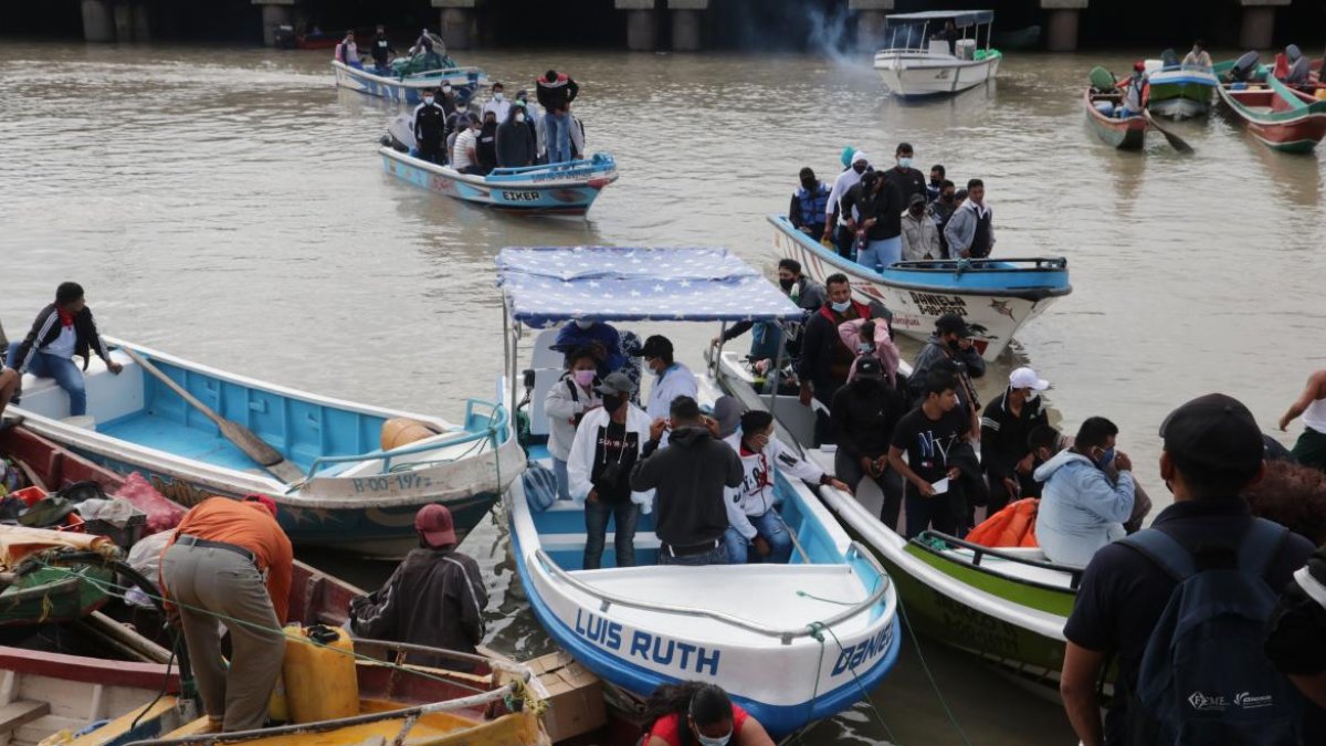 Los familiares de la víctima llegaron por la mañana a Guayaquil. Ellos arribaron en pequeñas embarcaciones pesqueras.