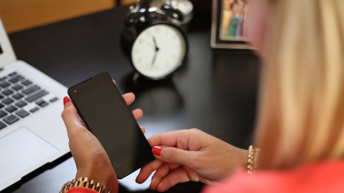 El celular se  ha convertido en una herramienta a la que se le da más importancia de la que realmente tiene. Aproveche el tiempo con su familia.