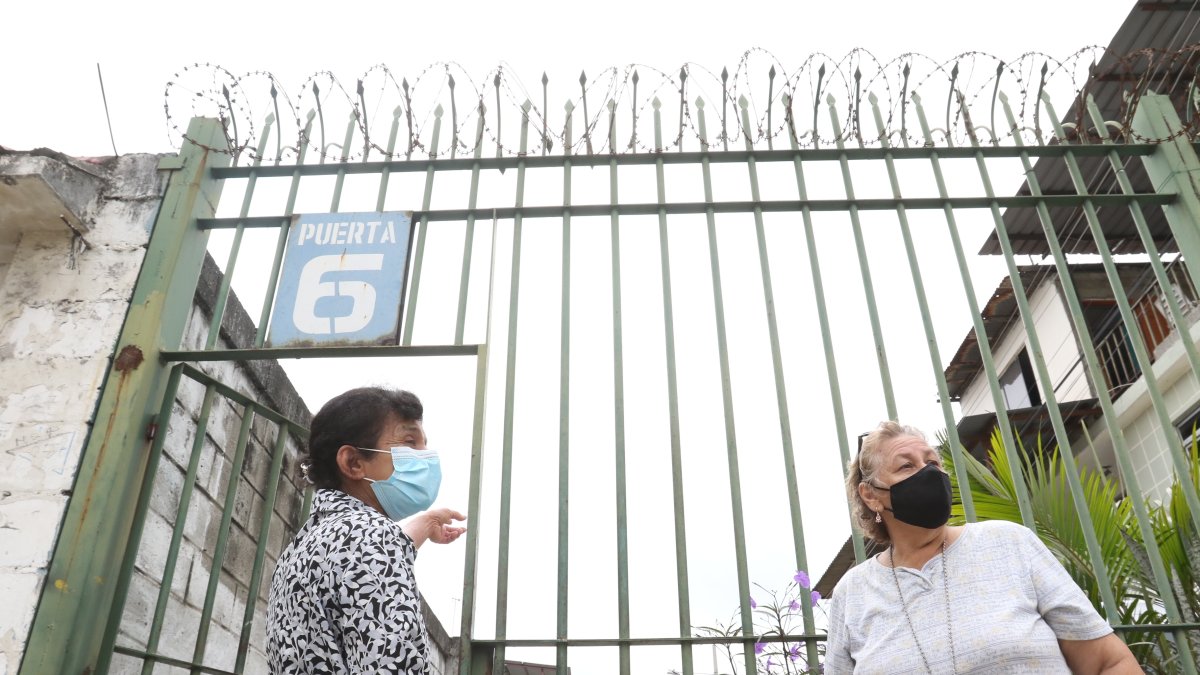 Varias manzanas de la ciudadela Coviem están cerradas por decisión de los propios vecinos, quienes están cansados de lidiar con los delincuentes que ingresaban a desmantelar las casas.